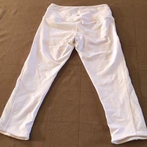 White capri Lululemon leggings